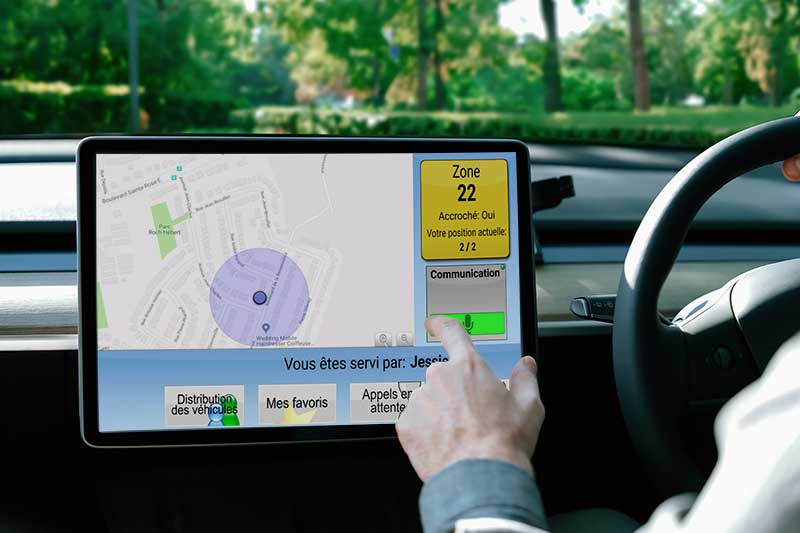 Chauffeur de taxi communique avec la répartition via le PTT Fraxion